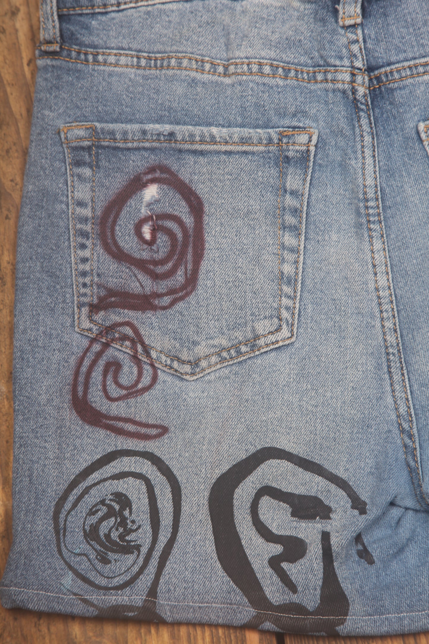 Upcycled Vintage Shorts (W32)